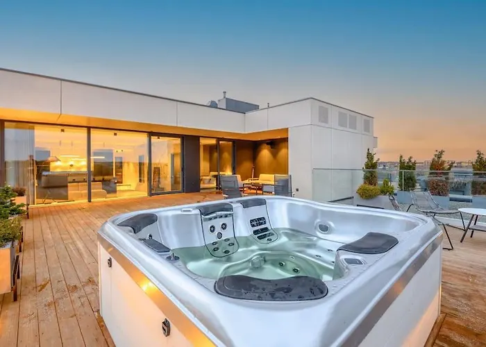 Luxury Penthouse Apartment *