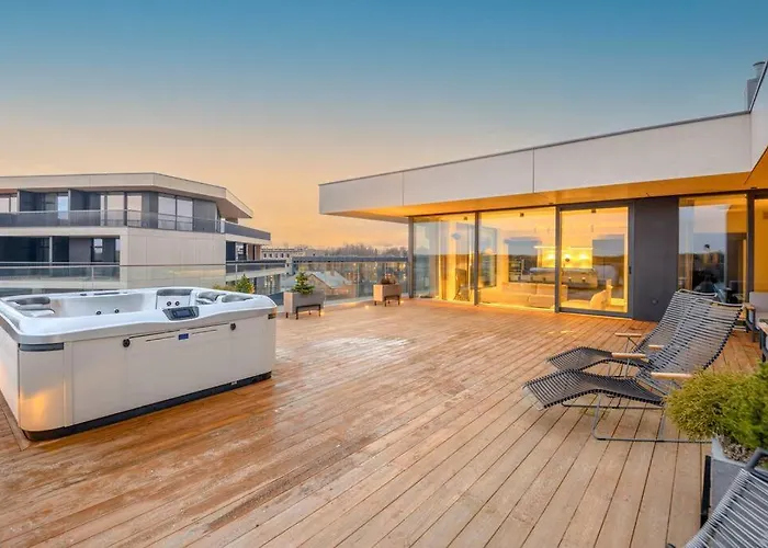 Luxury Penthouse Apartment *